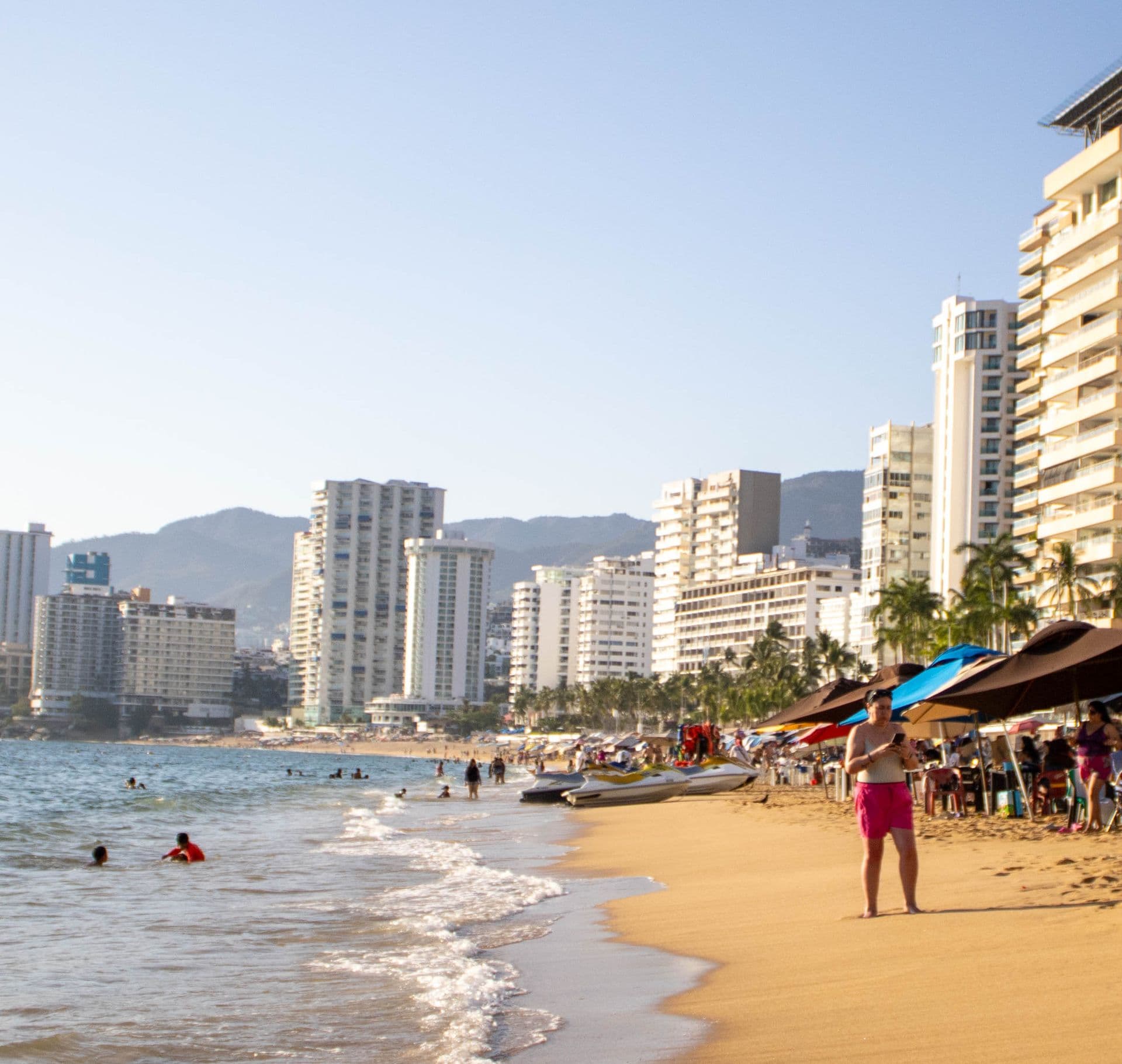 Surf en las playas de Acapulco