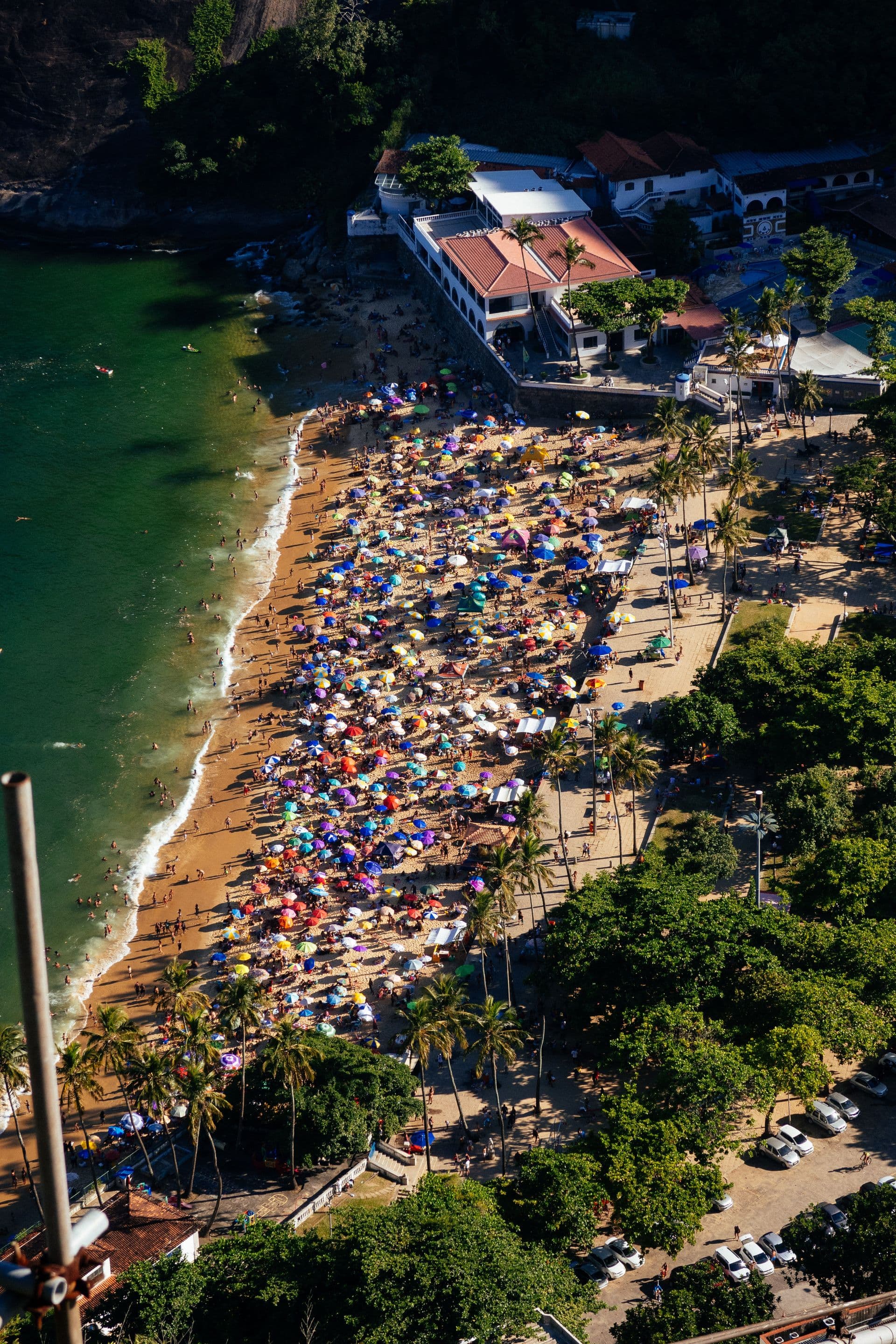 Tropical resort junto al mar