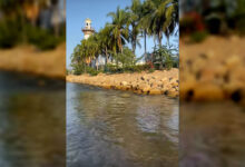 Vista panorámica de Playa Onda en Acapulco, una playa escondida de aguas cristalinas y arena dorada.
